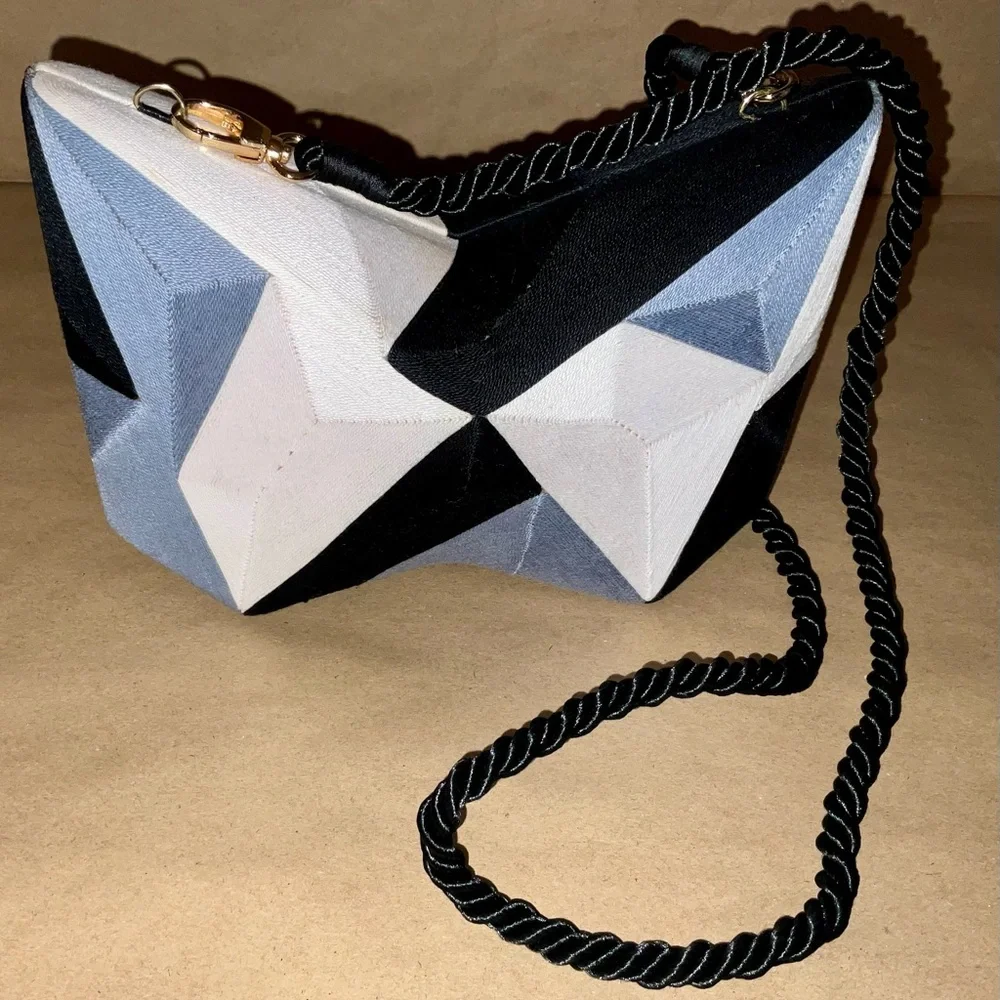 Beatriz / Costa Del Sol - Star Clutch Bag - sustainable/ethical - handcrafted - Picture 1 of 16
